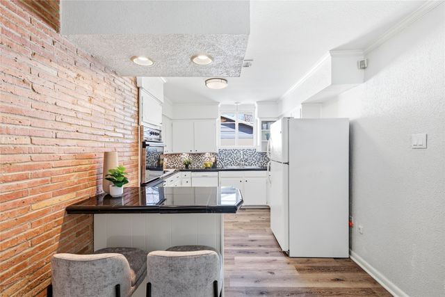 10208 Lake Gardens Drive, Dallas, TX 75218