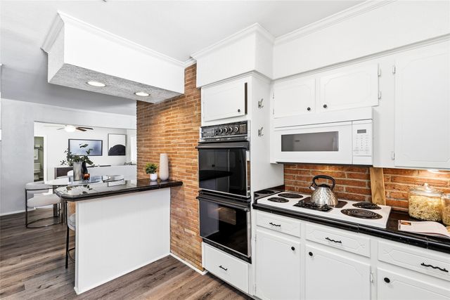 10208 Lake Gardens Drive, Dallas, TX 75218