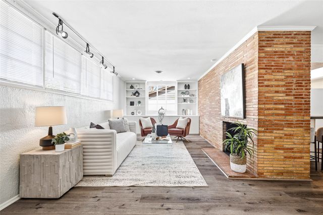 10208 Lake Gardens Drive, Dallas, TX 75218