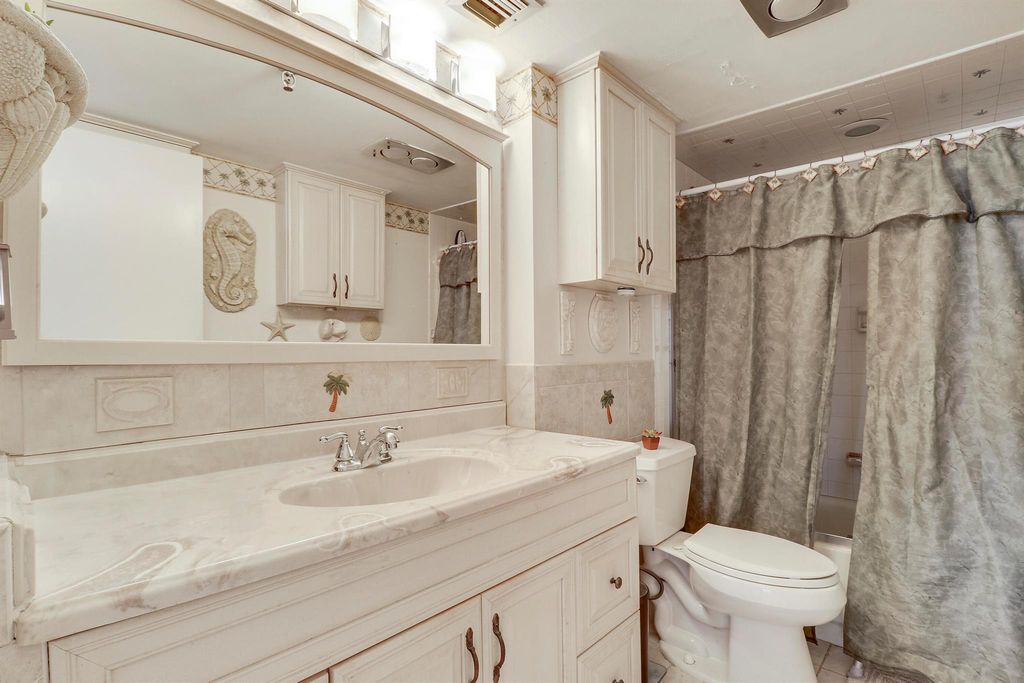 Image 17 of property listing at 3912 S Ocean Boulevard 1412, Highland Beach, FL 33487