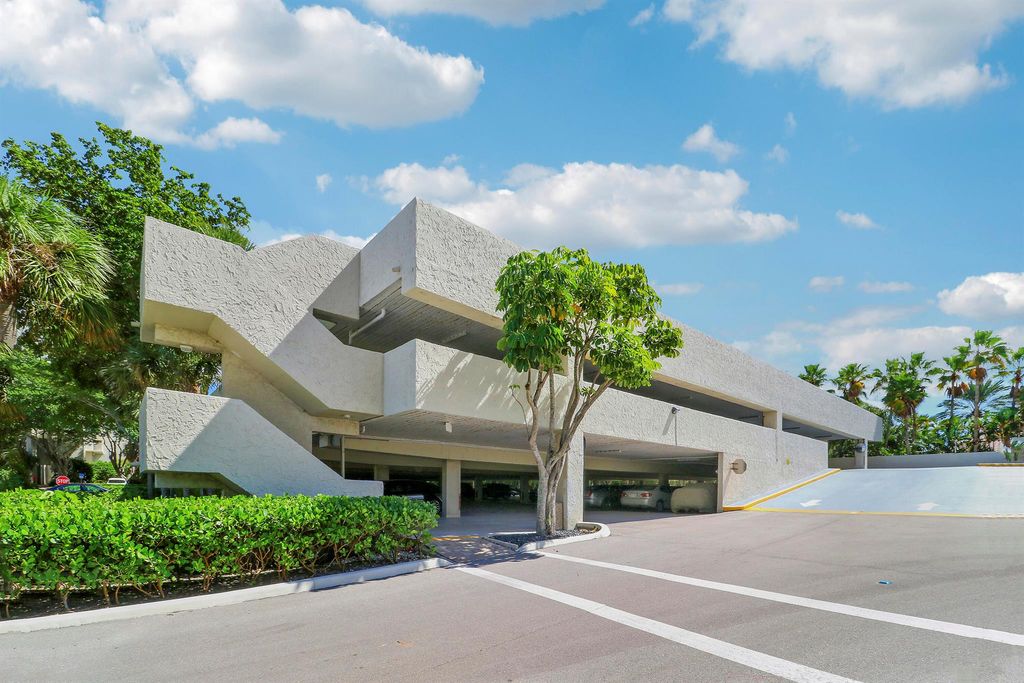 Image 29 of property listing at 3912 S Ocean Boulevard 1412, Highland Beach, FL 33487