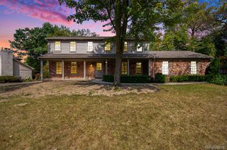 1609 Kilburn Road N, Rochester Hills, MI 48306