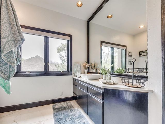 2004 Oak Valley Circle, Edmond, OK 73025