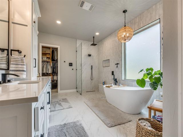 2004 Oak Valley Circle, Edmond, OK 73025