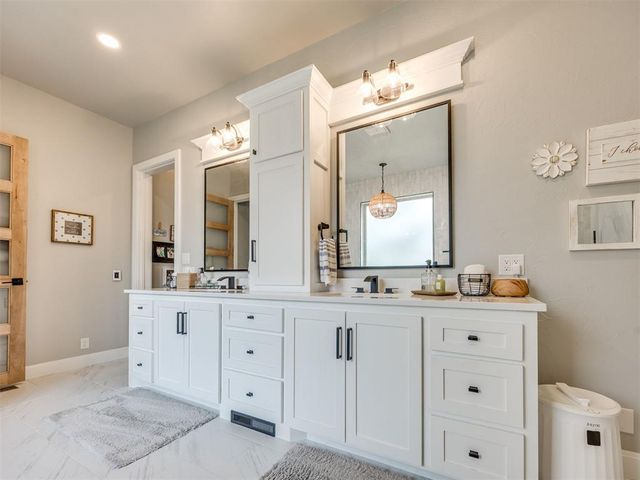 2004 Oak Valley Circle, Edmond, OK 73025