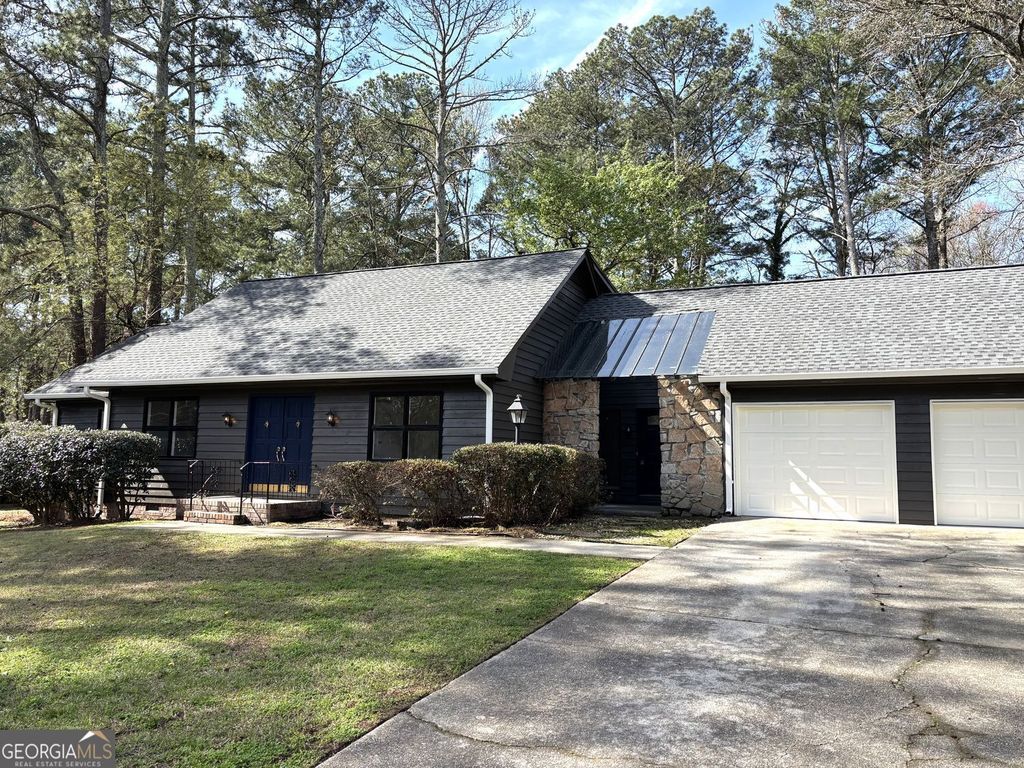 2305 Eastgate Drive SW, Snellville, GA 30078