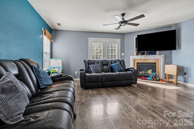 1409 Majestic Meadow Drive, Charlotte, NC 28216