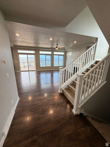 452 S SUNSET RIDGE DR, North Salt Lake, UT 84054