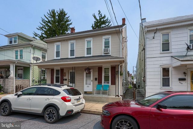 251 S CHARLOTTE ST, Manheim, PA 17545