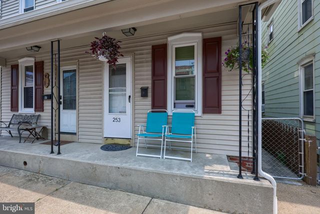 251 S CHARLOTTE ST, Manheim, PA 17545