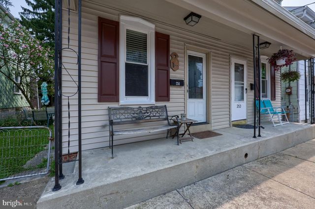 251 S CHARLOTTE ST, Manheim, PA 17545