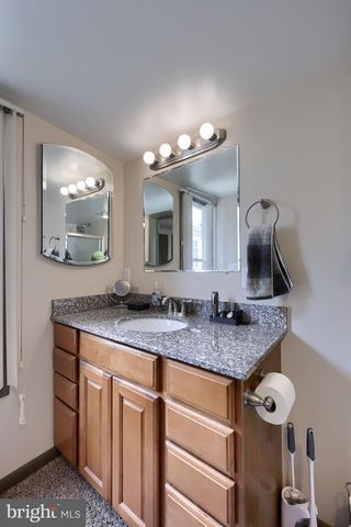 251 S CHARLOTTE ST, Manheim, PA 17545