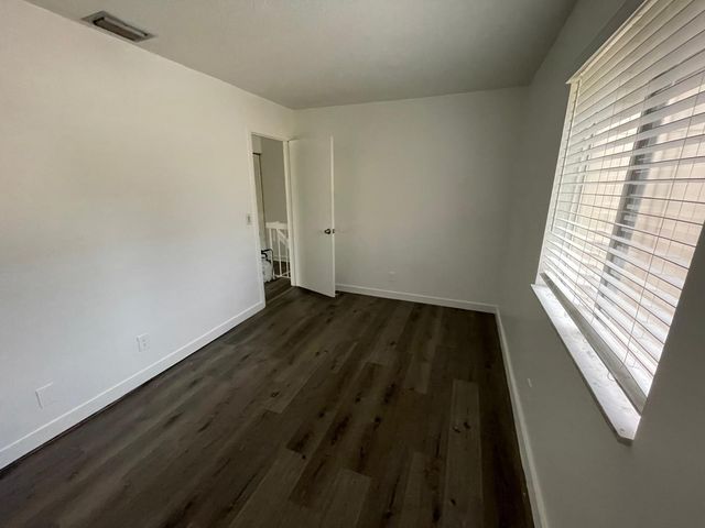 5702 NW 21ST Street 32-B, Lauderhill, FL 33313