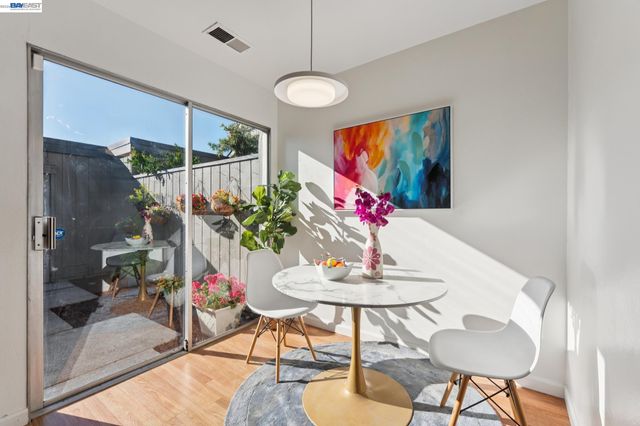 1034 Trellis Ln, Alameda, CA 94502