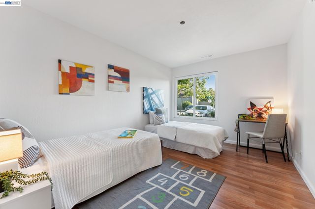 1034 Trellis Ln, Alameda, CA 94502