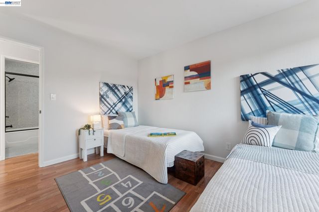 1034 Trellis Ln, Alameda, CA 94502