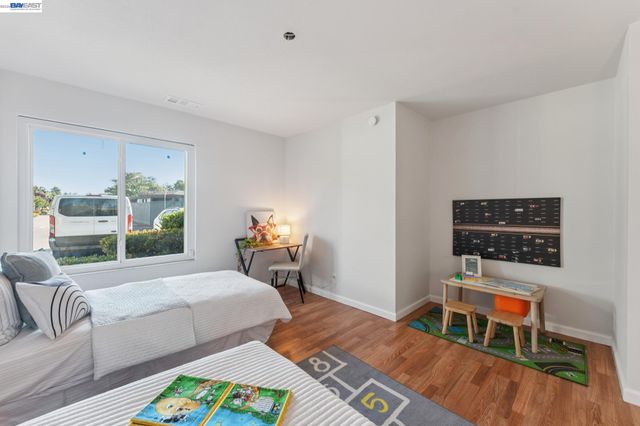 1034 Trellis Ln, Alameda, CA 94502