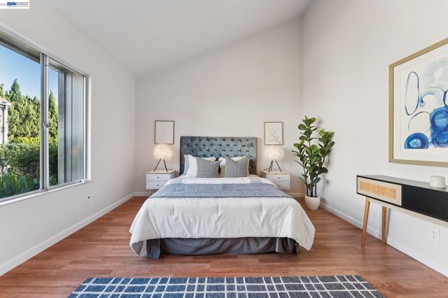 1034 Trellis Ln, Alameda, CA 94502