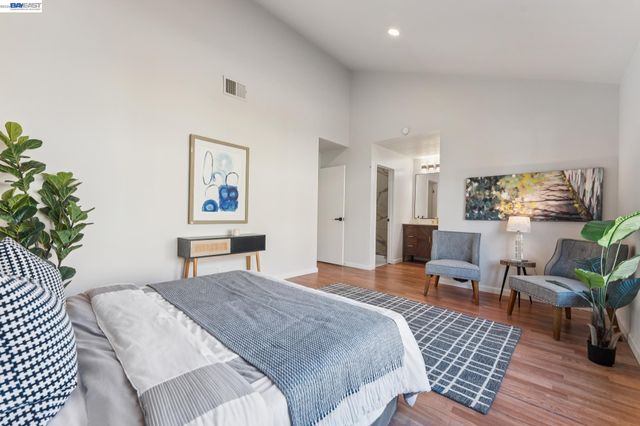 1034 Trellis Ln, Alameda, CA 94502