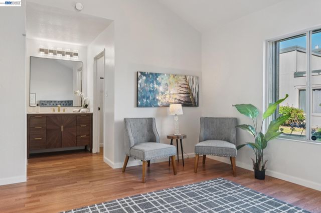 1034 Trellis Ln, Alameda, CA 94502