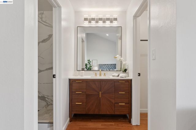 1034 Trellis Ln, Alameda, CA 94502