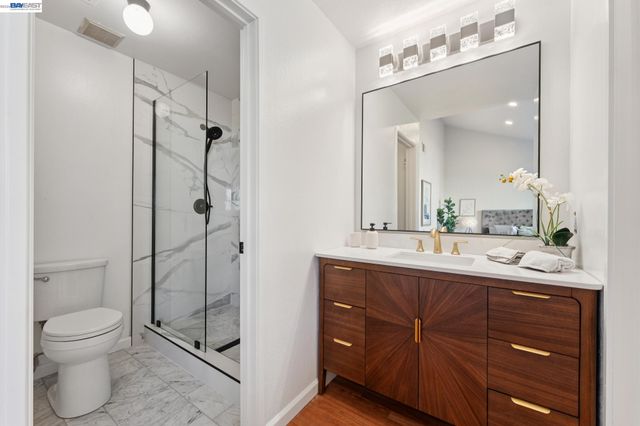 1034 Trellis Ln, Alameda, CA 94502