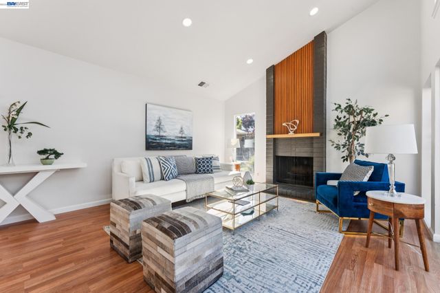1034 Trellis Ln, Alameda, CA 94502