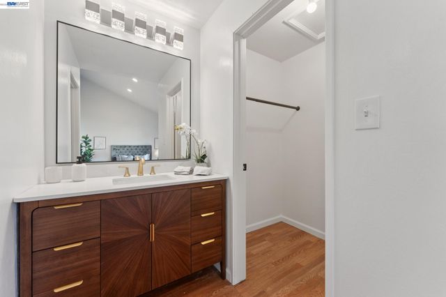1034 Trellis Ln, Alameda, CA 94502
