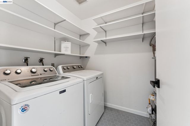 1034 Trellis Ln, Alameda, CA 94502