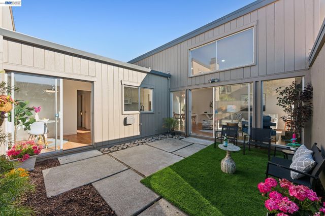 1034 Trellis Ln, Alameda, CA 94502