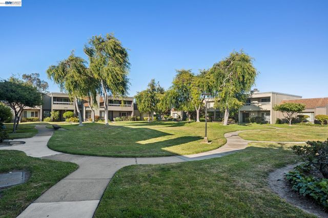 1034 Trellis Ln, Alameda, CA 94502