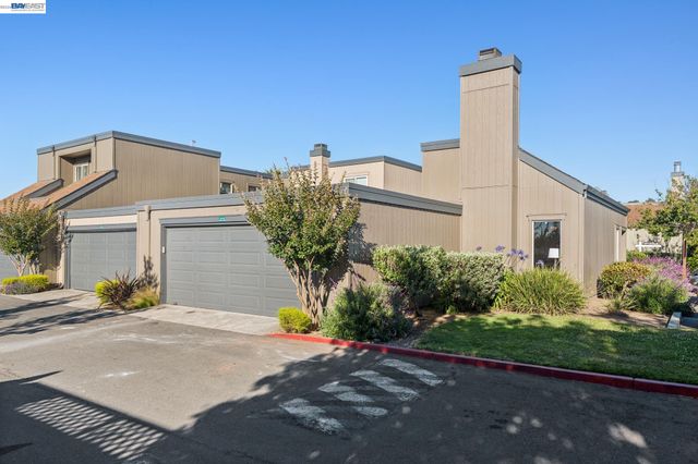 1034 Trellis Ln, Alameda, CA 94502