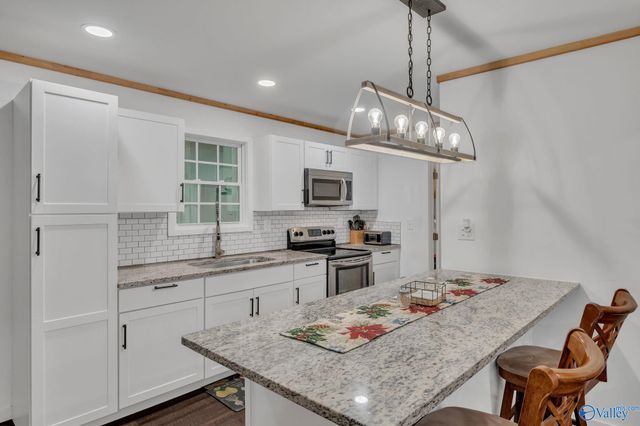 222 Airport Road SW, Hartselle, AL 35640