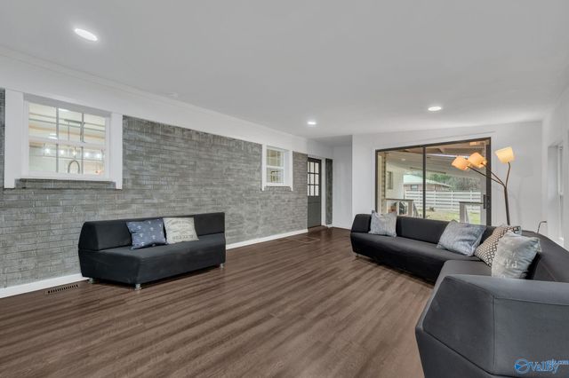 222 Airport Road SW, Hartselle, AL 35640