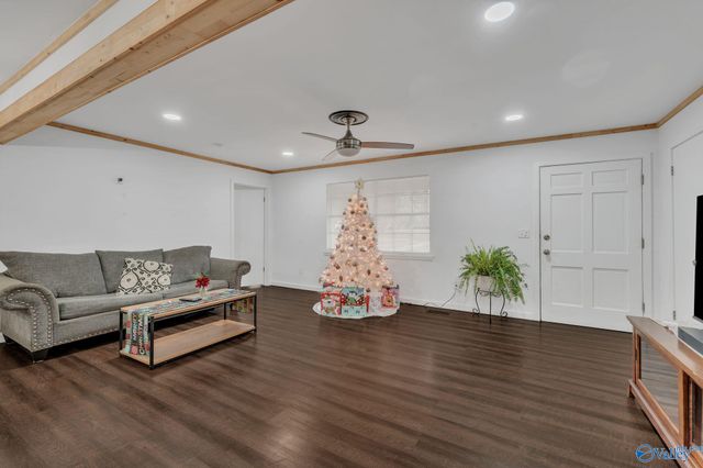 222 Airport Road SW, Hartselle, AL 35640