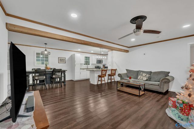 222 Airport Road SW, Hartselle, AL 35640