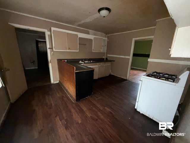 212 11th Avenue, Chickasaw, AL 36611