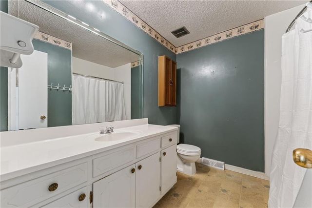 301 SE Alice Street, Blue Springs, MO 64014