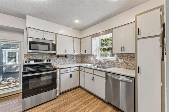 301 SE Alice Street, Blue Springs, MO 64014