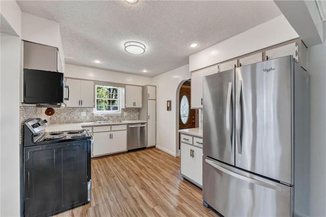 301 SE Alice Street, Blue Springs, MO 64014