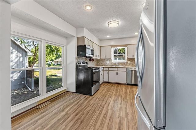 301 SE Alice Street, Blue Springs, MO 64014