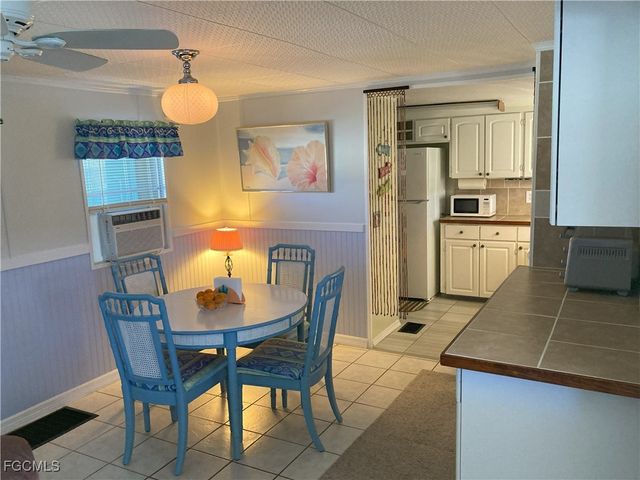 4686 Sandpiper DR, St James City, FL 33956