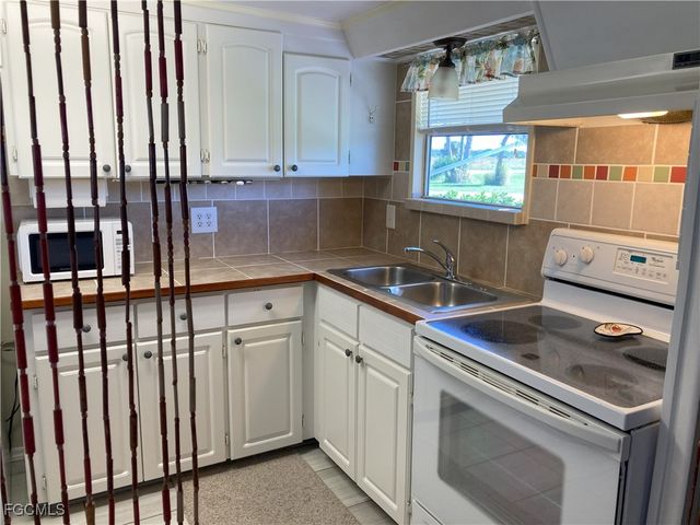 4686 Sandpiper DR, St James City, FL 33956