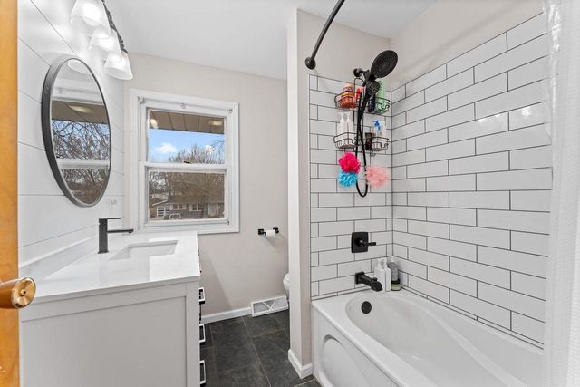 610 Crimson Court, Reedsburg, WI 53959