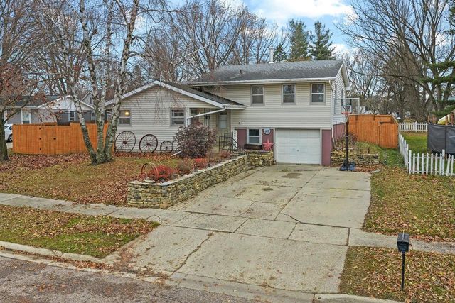 610 Crimson Court, Reedsburg, WI 53959