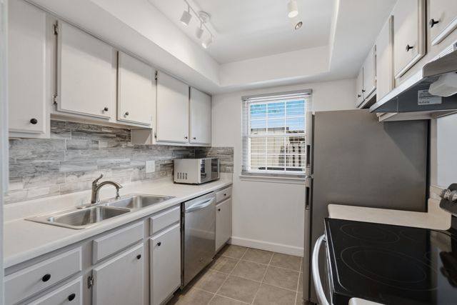 8207 Sawyer Brown Rd Apt M4, Nashville, TN 37221