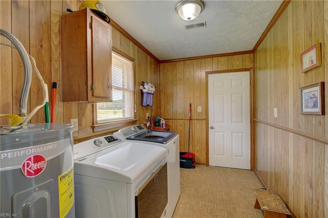 19 Ewellville LN, Dutton, VA 23050