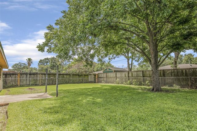1105 E Brown Lane, Deer Park, TX 77536
