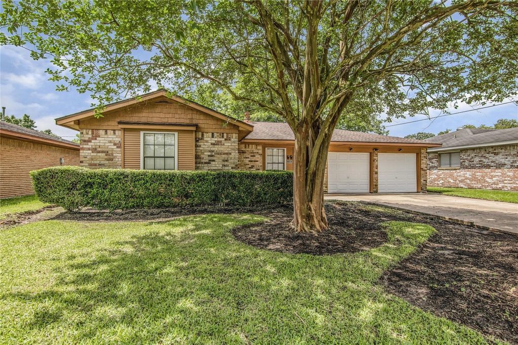1105 E Brown Lane, Deer Park, TX 77536