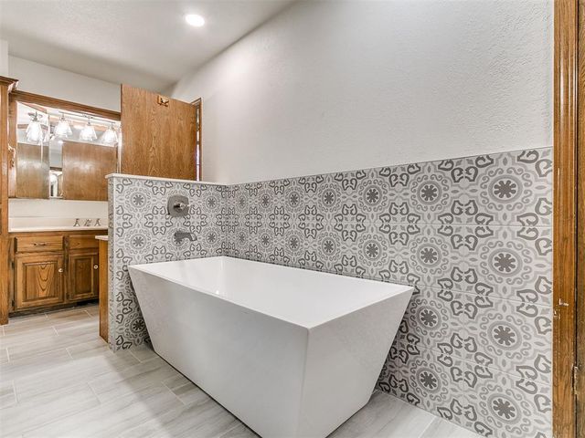 709 HAMLET Lane, Yukon, OK 73099